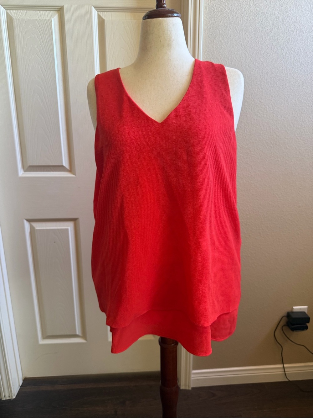 Adrienne Vittadini Red V-Neck Sleeveless Layered Hem Top